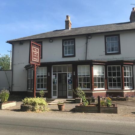 Bed and Breakfast The Penruddocke Arms Dinton  Exterior foto